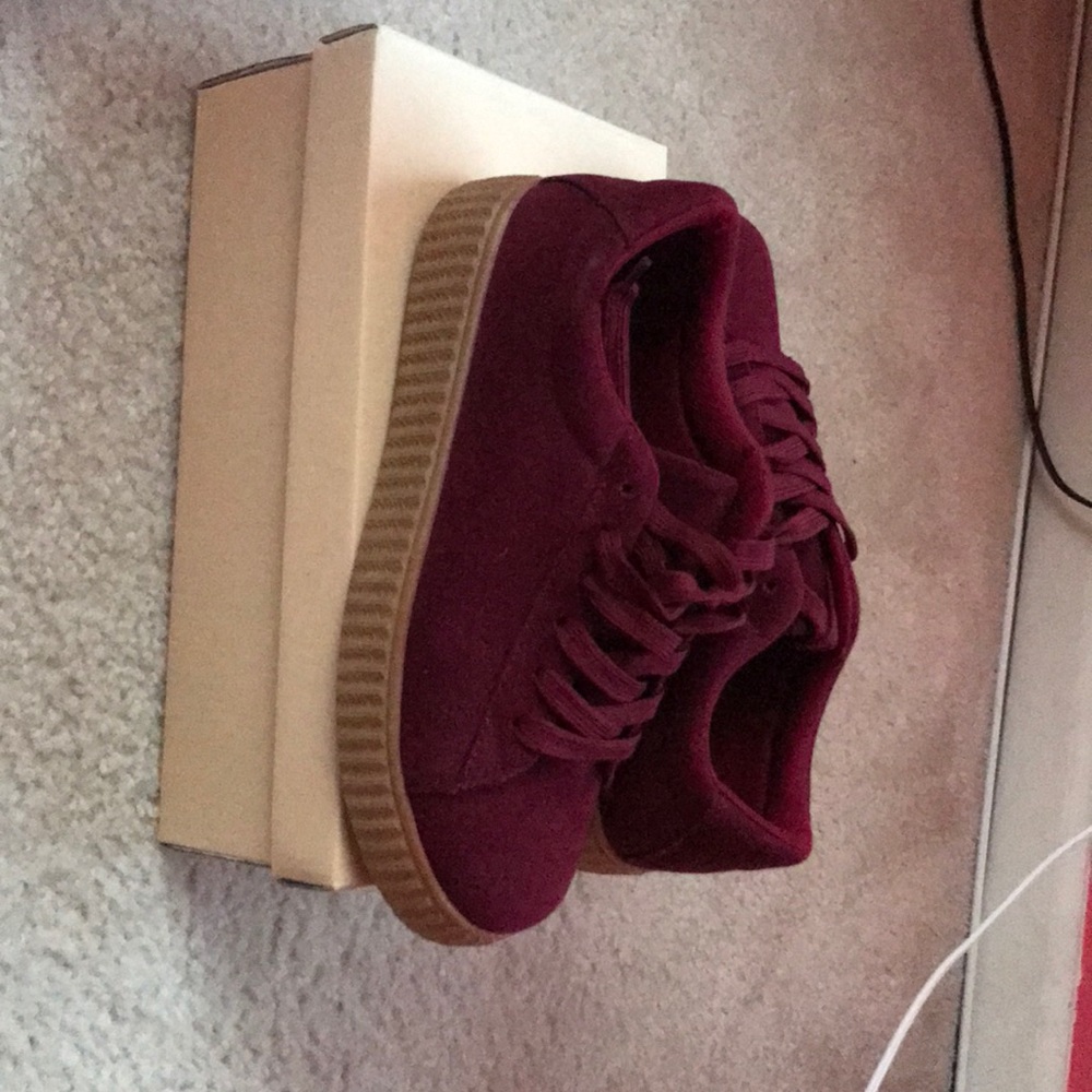 A pair of 8.5 women’s shoes from Yoki